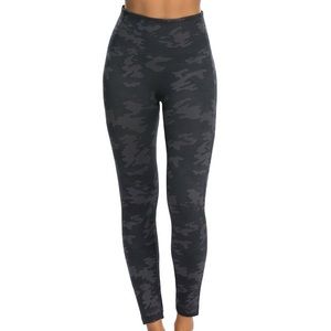 Black camo Spanx seamless leggings